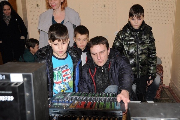 Діти учасників АТО відвідали телеканал Суспільного в Миколаєві