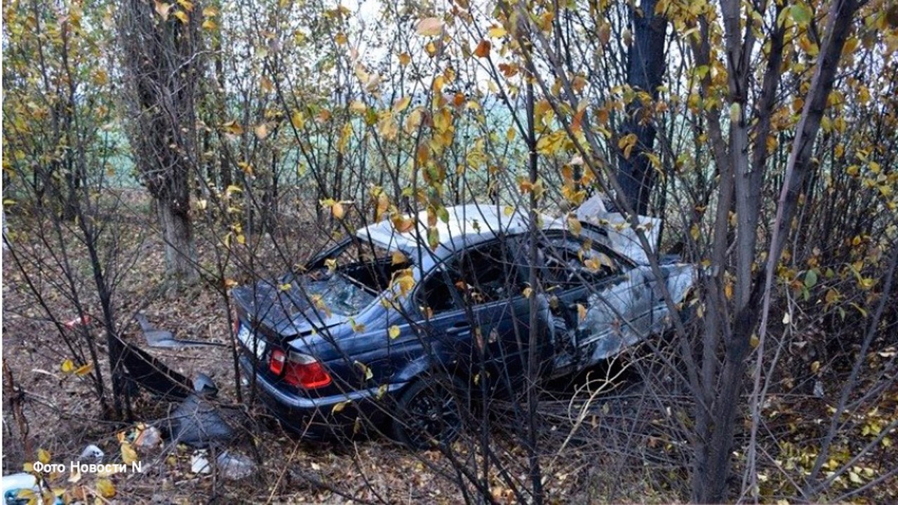 На Миколаївщині автомобіль BMW вилетів у кювет і загорівся